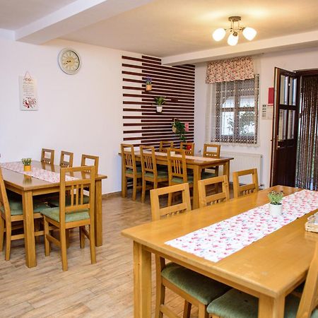 Vendegvaro Panzio Lupeni  Exterior foto