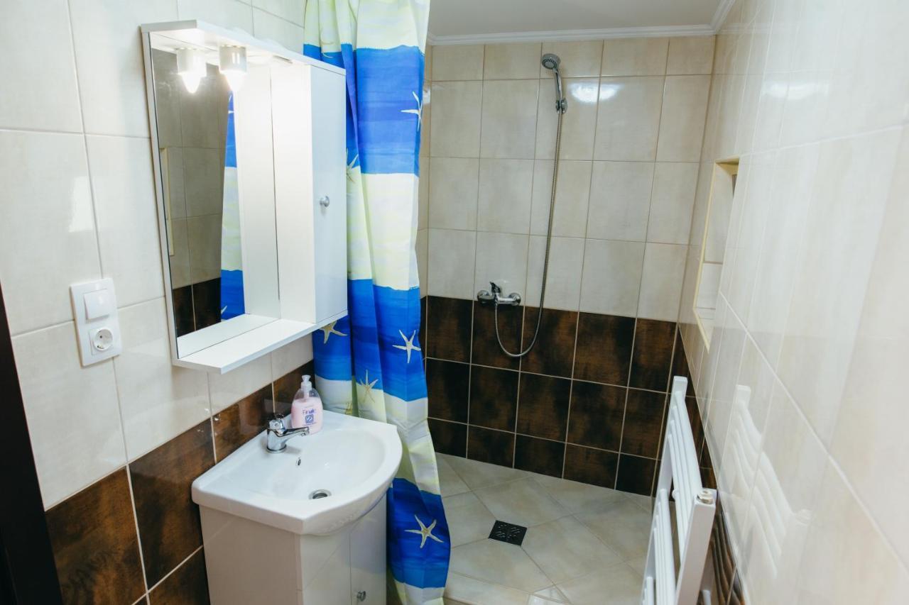 Vendegvaro Panzio Lupeni  Exterior foto